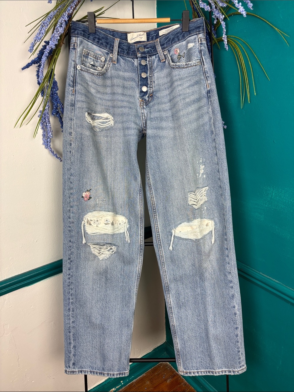 Universal Thread Light Wash Distressed Embroidered Women's Jeans